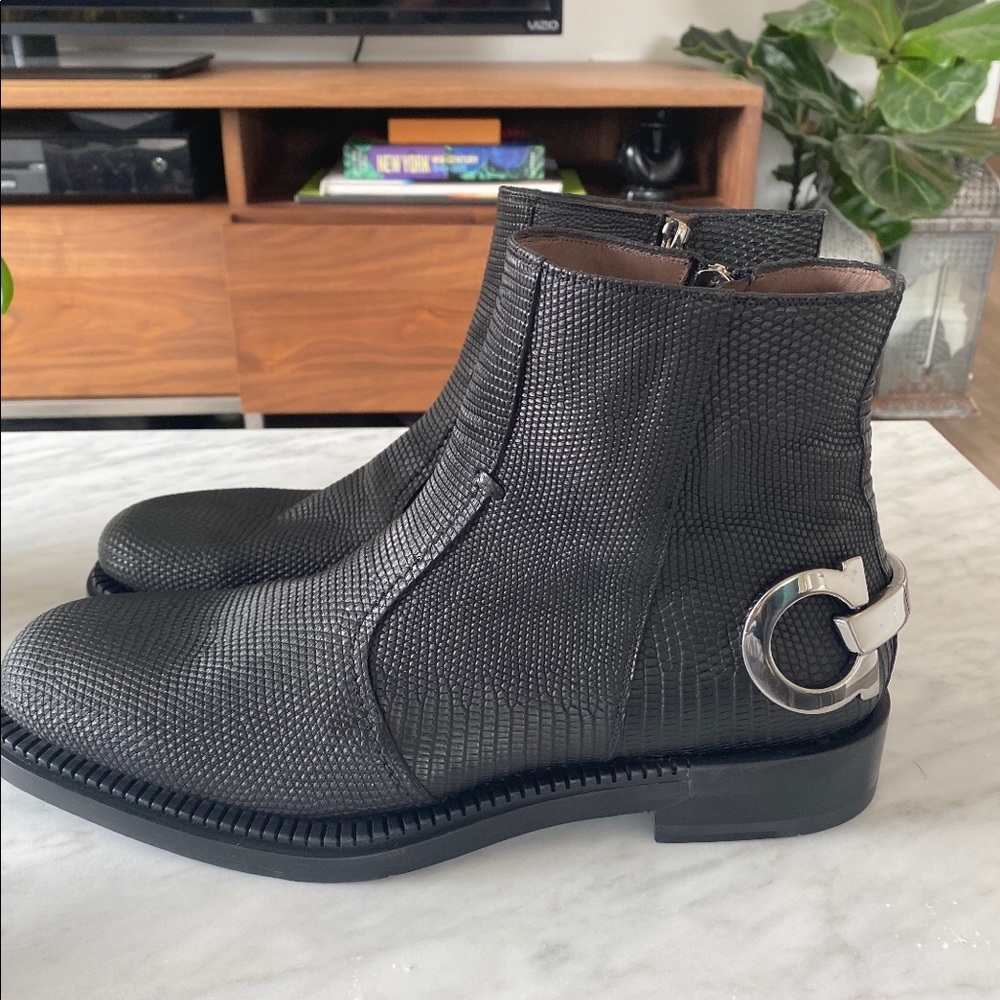SALVATORE FERRAEGAMO MENS GANCINI LIZARD BOOT